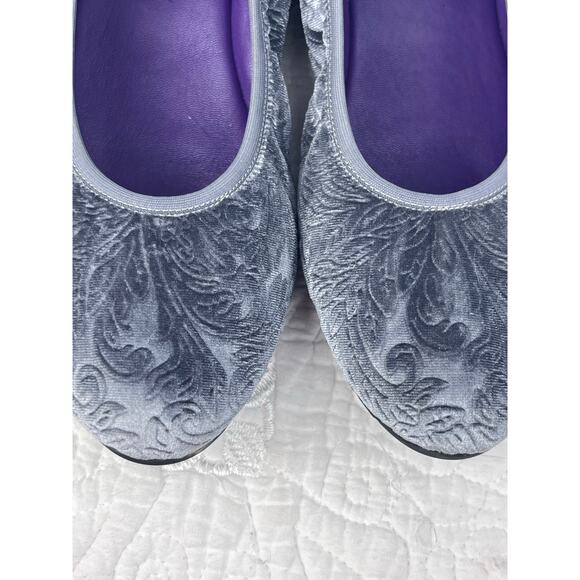 Vaneli Women's Size 7M Women's Gray Floral Textured Slip On Flat Casual Shoes - Picture 8 of 11